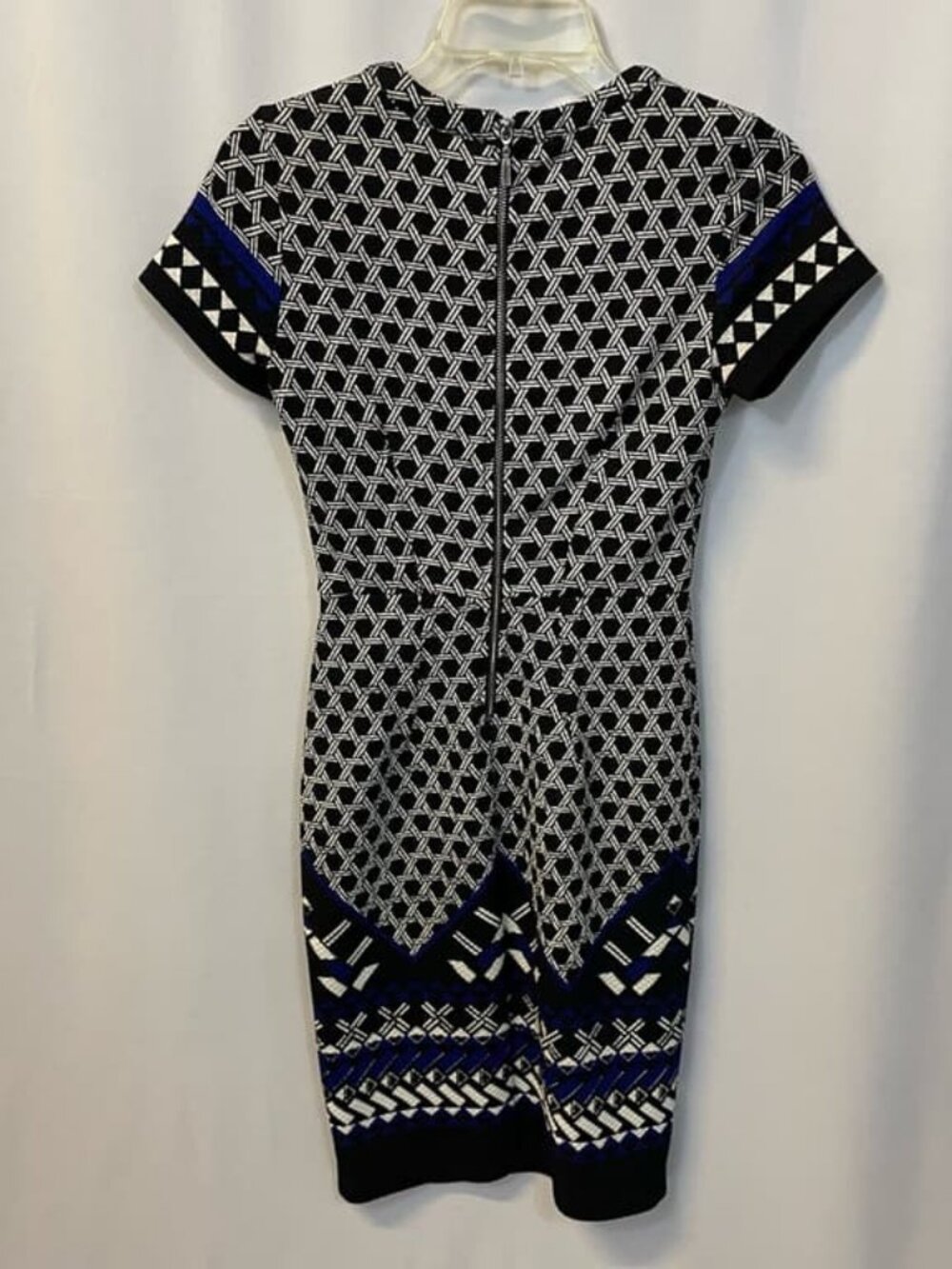 Sleeve Exposed Back - Picture 1 of 1